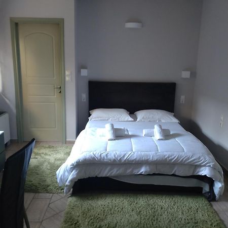 Central Studio - Fully Equiped. Ideal For Couples Patras Exterior photo