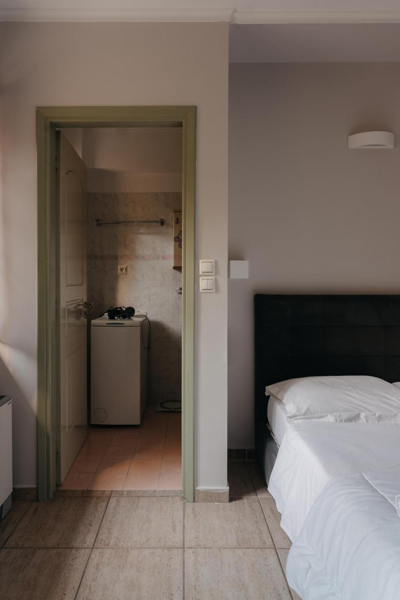 Central Studio - Fully Equiped. Ideal For Couples Patras Exterior photo