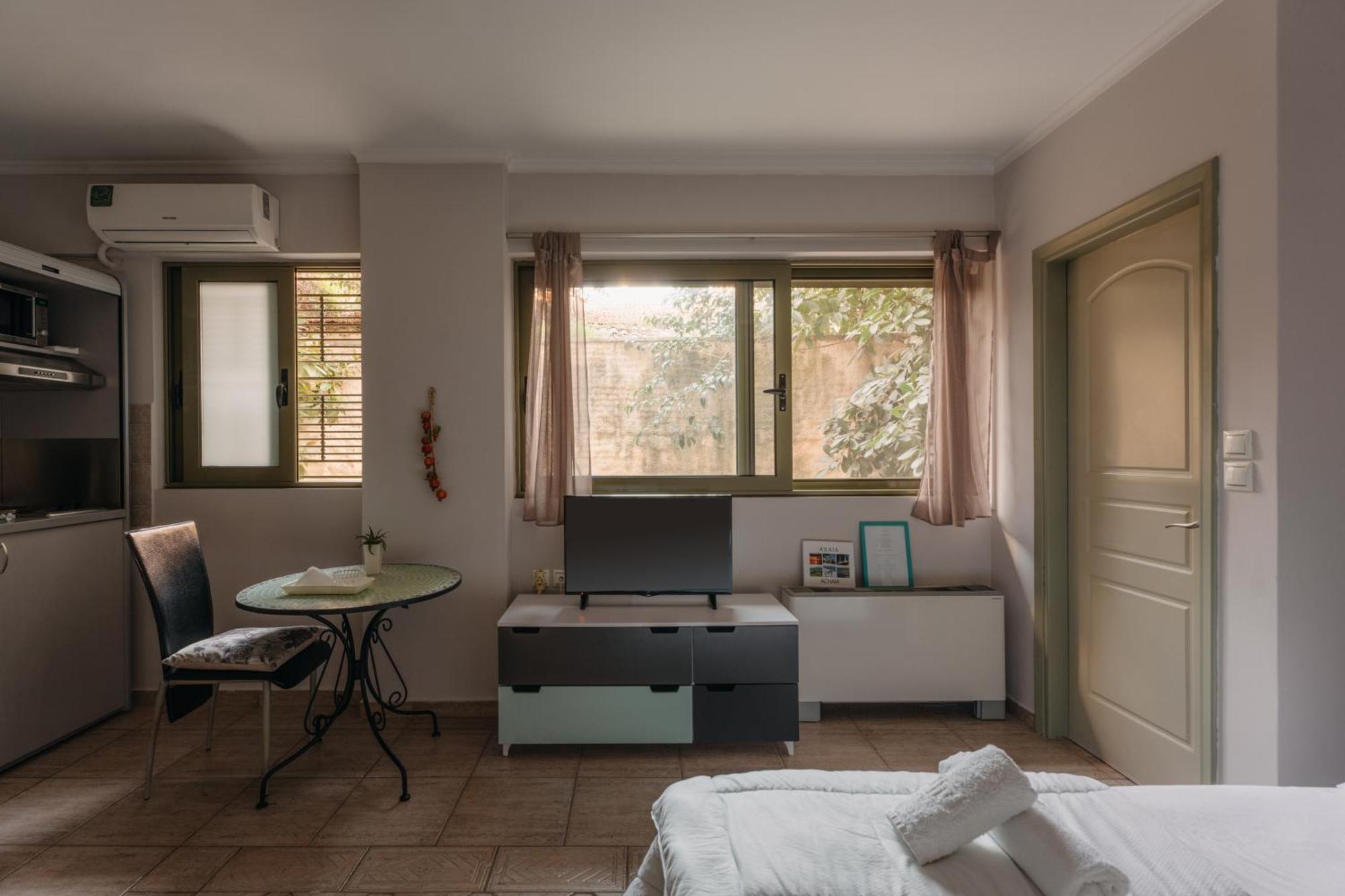 Central Studio - Fully Equiped. Ideal For Couples Patras Exterior photo